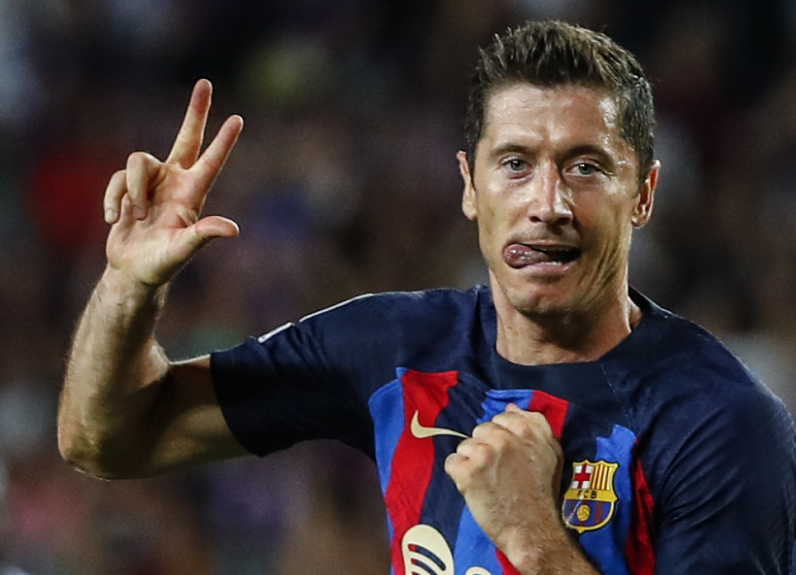 莱万新诺坎普首秀破门，续写巴萨传奇篇章