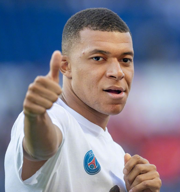 姆巴佩欧冠单场大四喜：创多项纪录书写辉煌篇章