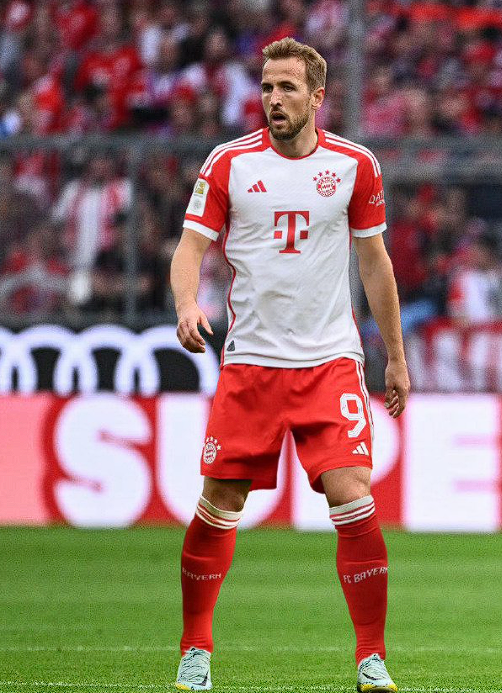 拜仁大胜霍芬海姆，凯恩点射铸就辉煌里程碑