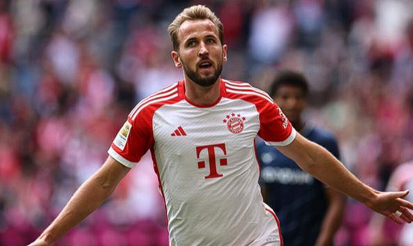 拜仁大胜霍芬海姆，凯恩点射铸就辉煌里程碑